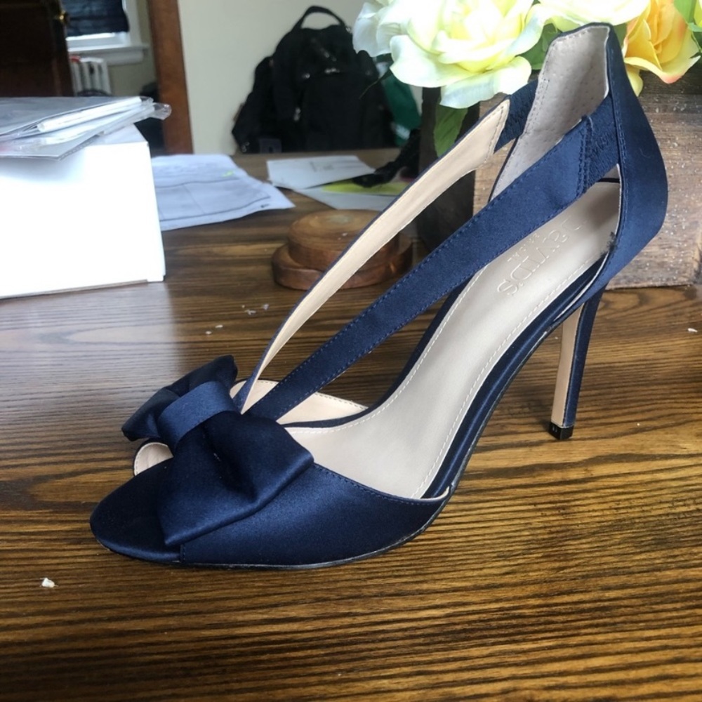 Navy blue David’s Bridal side 7m